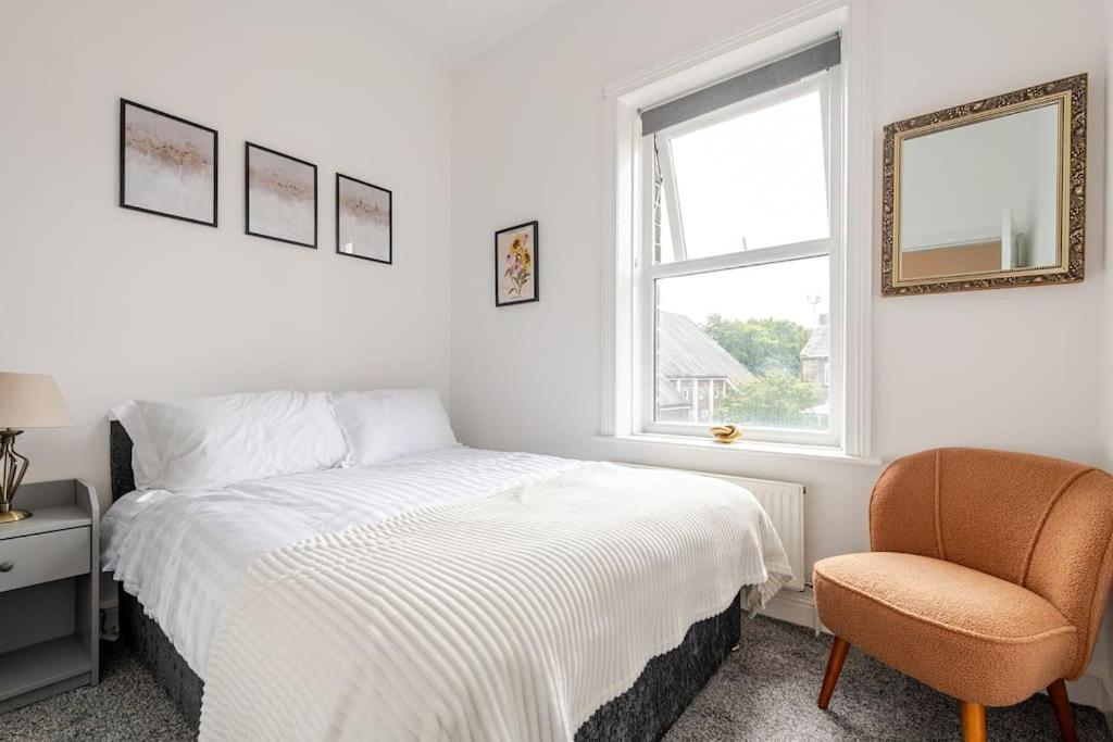 Holiday home 5min To Royal Infirmary Hospital Huddersfield